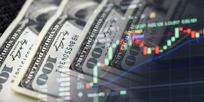 Markets rebound amid Trump’s clarification on tariffs: Gold sets a new high, S&P 500 approaches a record. 4