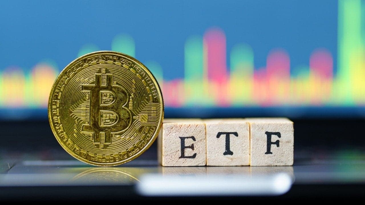 Bitcoin ETFs Lose $1.72B in Second-Largest Weekly Outflow Since Launch 1