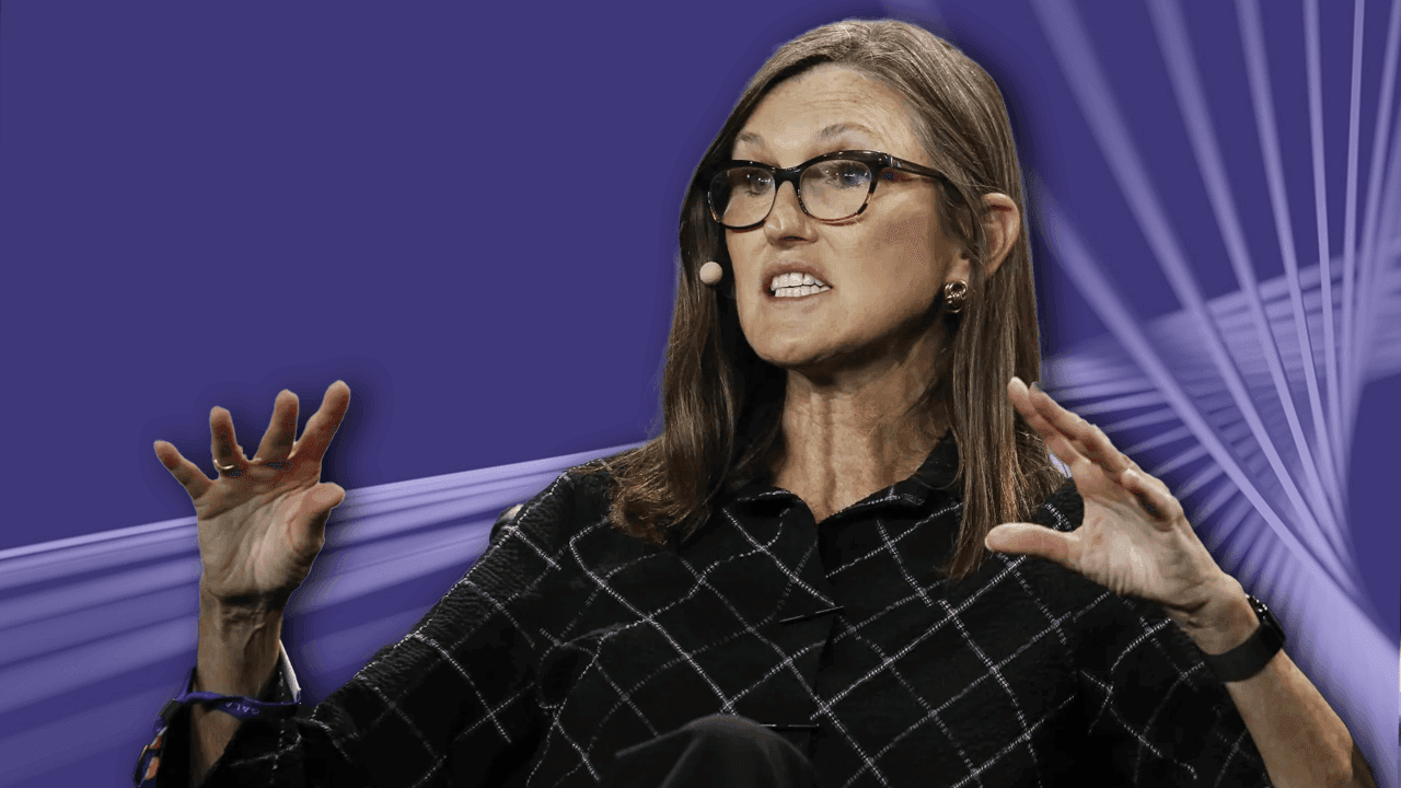 Cathie Wood's ARK Invest buys the dip on Coinbase, Circle, Bullish, and Robinhood as crypto stocks slide. 1
