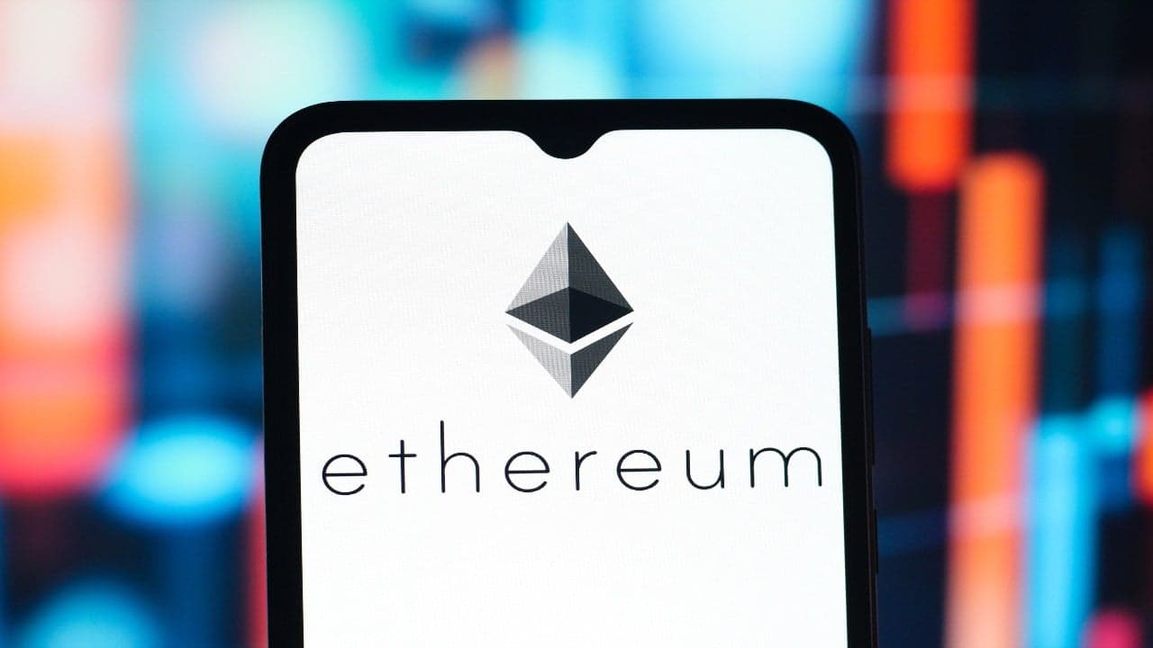 Ethereum Drags Altcoins Below $880B as 22% Weekly Slide Shakes Trader Confidence 1