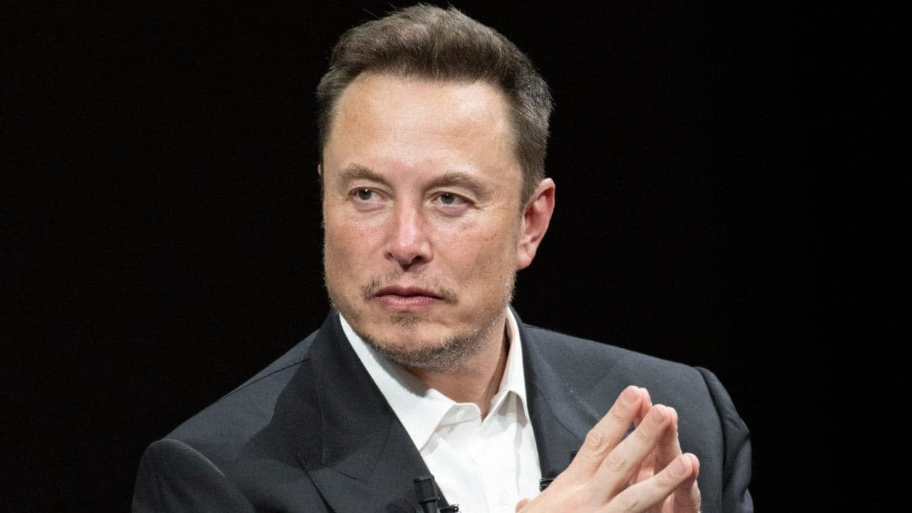 Musk loses $150 billion in a day as SpaceX stock tumbles hard. 1