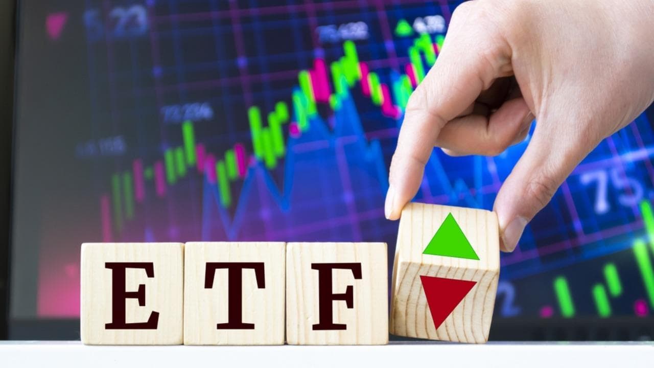 Blackrock’s IBIT Leads $77M Bitcoin ETF Outflow as XRP Funds Add $7.4M 1
