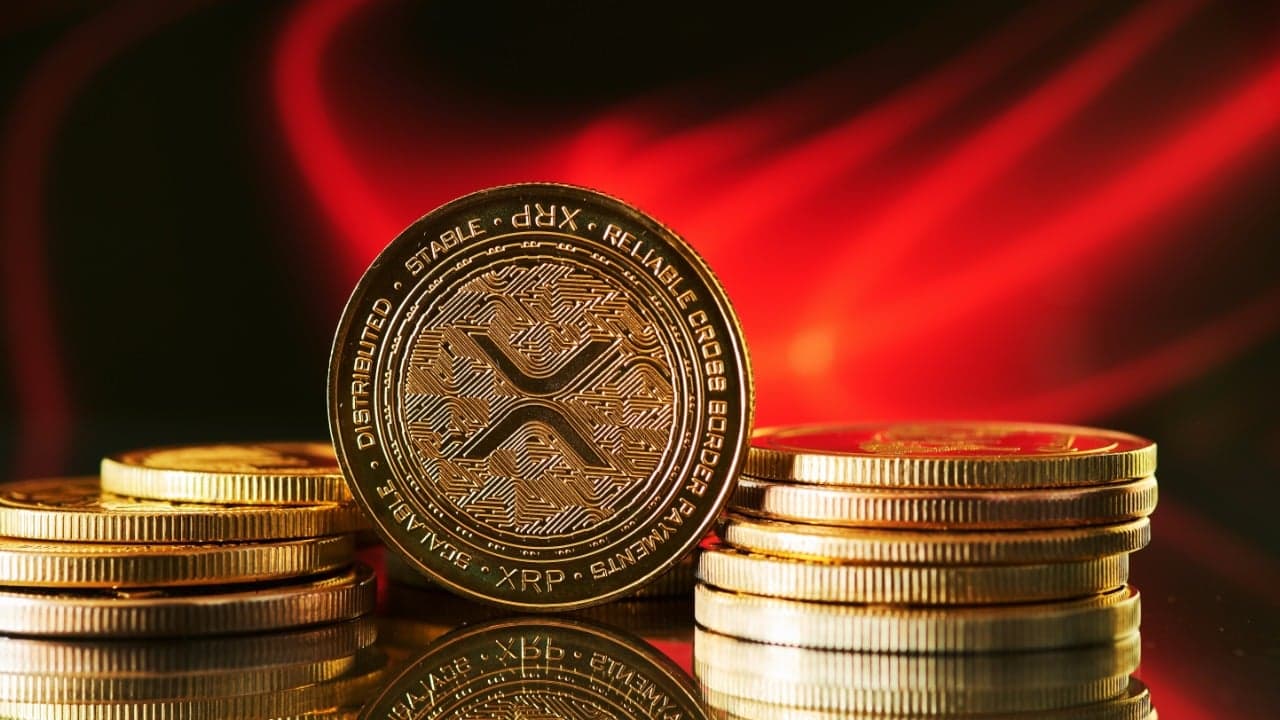 XRP fees collapse 91.5% as network demand flashes warning 1